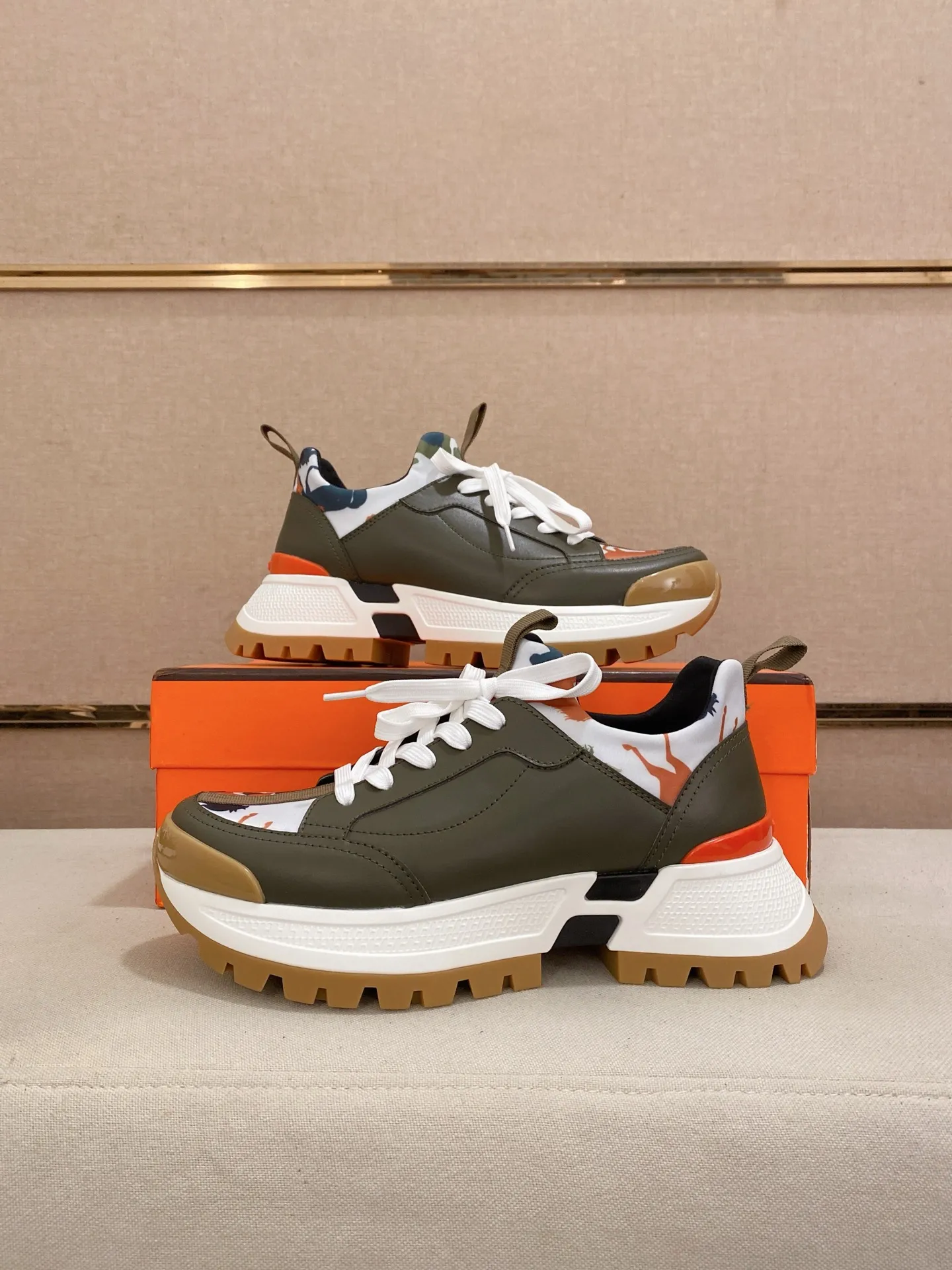 Men's clothing and shoes💰: 600💰《HERMES》【Classic original order·Version】Hermès; top 🔝purchasing agent🔍🔍men's latest 🇺🇸 counter sales simultaneously, imported from Italy original ▲▲cowhide ▲▲ (high-end, nobility, class) ) Exquisite workmanship (Italian 🇮🇹 imported water-dyed 🐂 cowhide lining) sole: original sole provided by the original factory, ⚠️exclusive double-layer activity·TPR·rubber·combined molded outsole; super comfortable·wear-resistant·non-slip·environmental protection The real thing is more beautiful if you take the real thing (high quality, follow the order). You can enter and exit the counter at will * Number of yards: 38-44 (can be customized 45-46, non-returnable)
